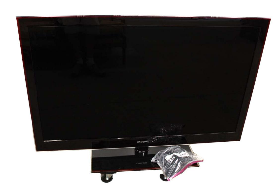 Samsung 52" flat screen hit working with stand, remote and power cord, model LN52A850S1F (1 of 4)