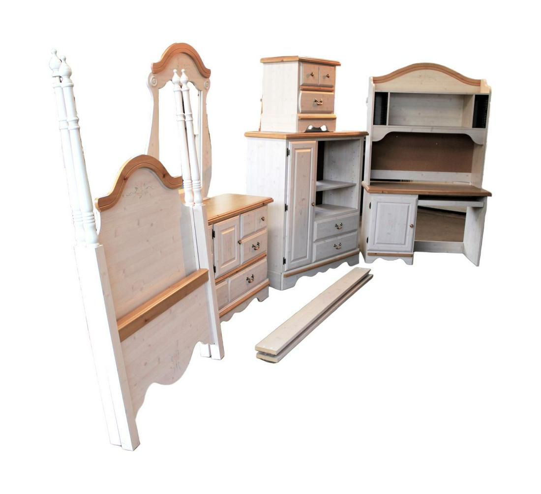 Kathy Ireland 7pc child's bedroom set in the white pine finish with flowered stenciling (1 of 7)