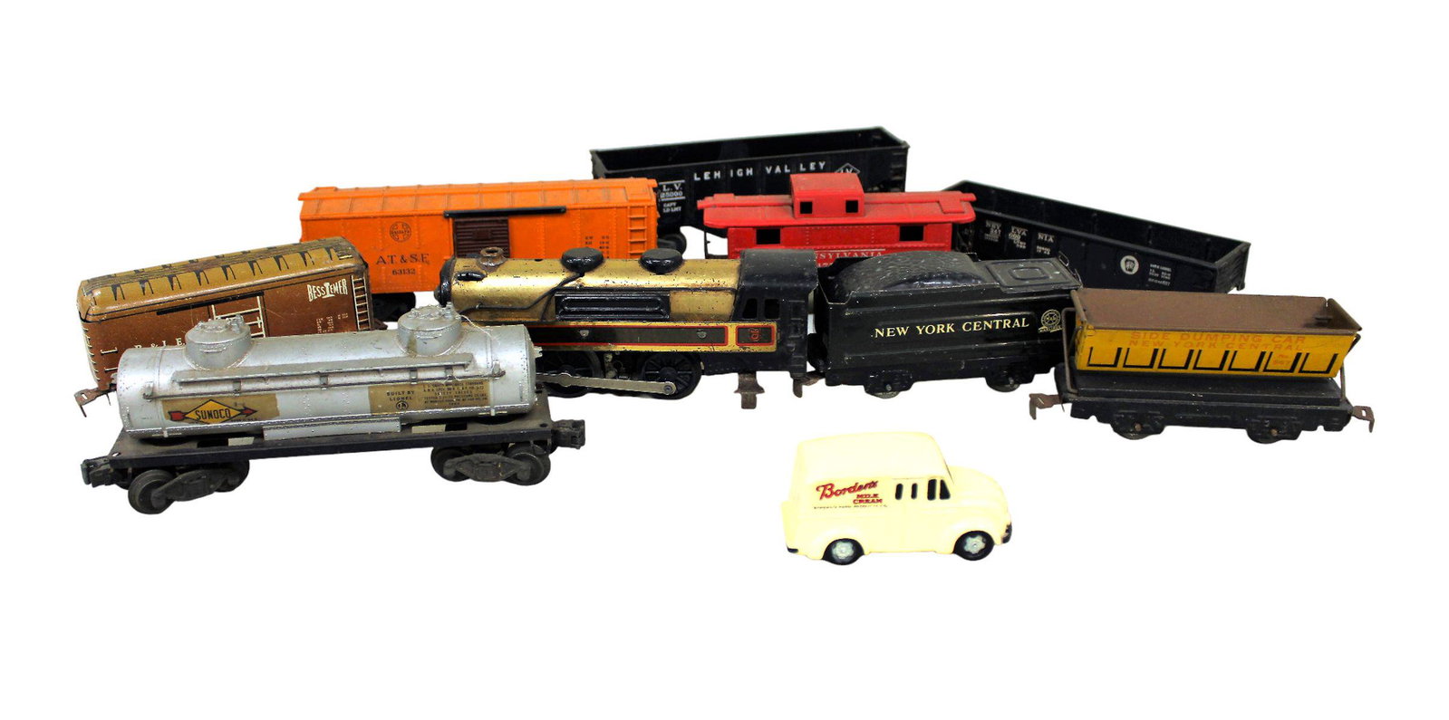 Assortment of train items including Marx, Lionel and other: Assortment of train items including Marx, Lionel and other