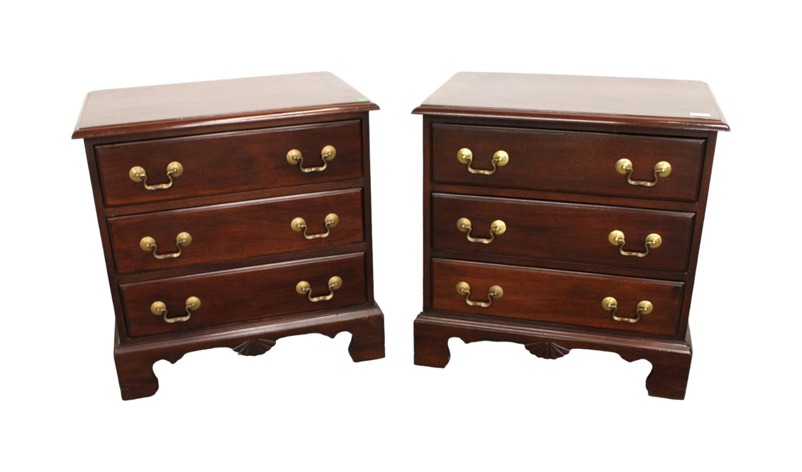 Pair Davis Furniture bedside night stands, quality solid mahogany 3 drawer  original finish (1 of 5)