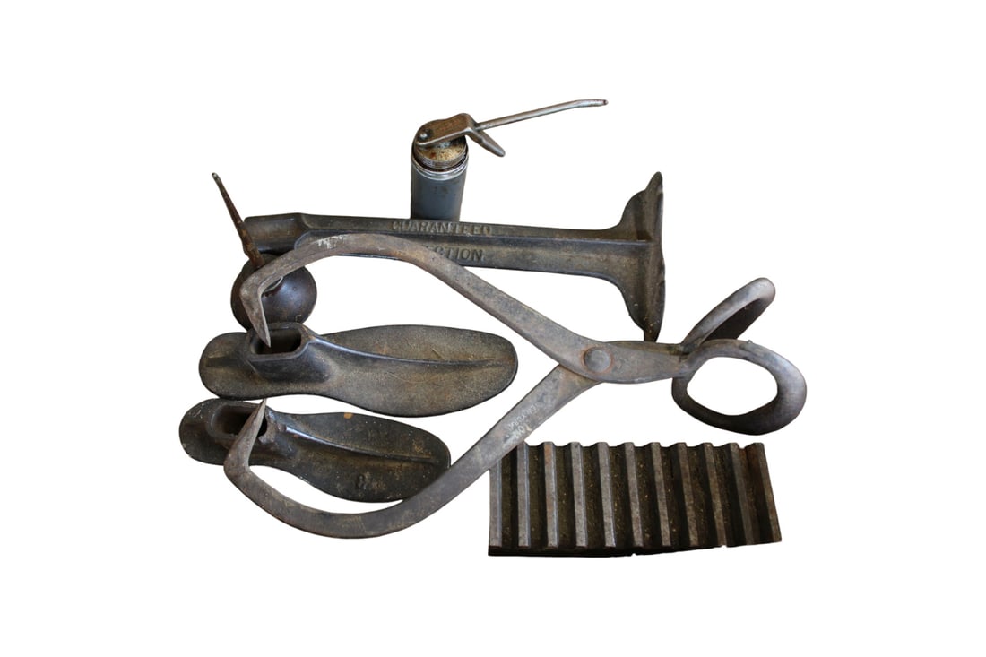 Miscellaneous lot with oil cans, ice toques and shoe lathe (1 of 2)