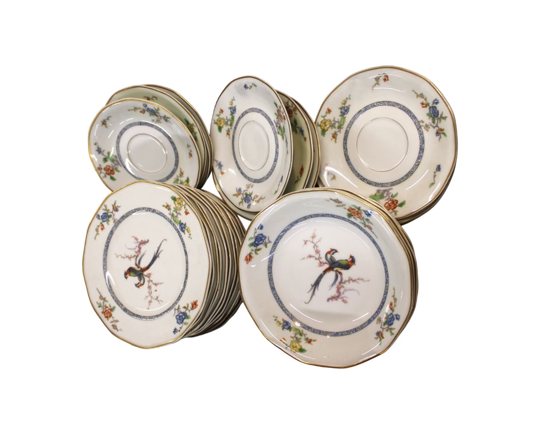 26 pcs of Theodore Haviland Limoges dinnerware, no issues seen (1 of 4)