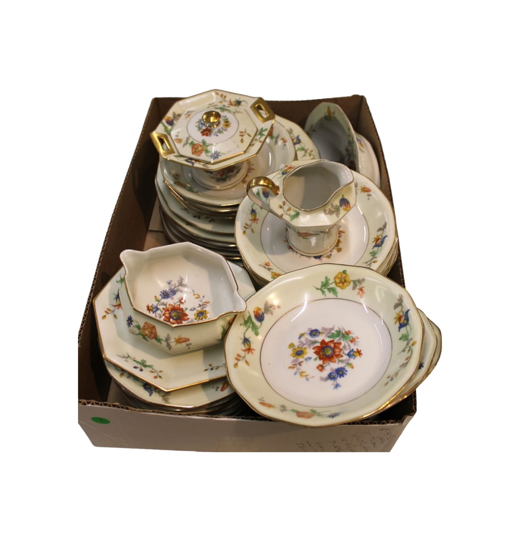 53 pcs of dinnerware in Theodore Haviland France (1 of 5)