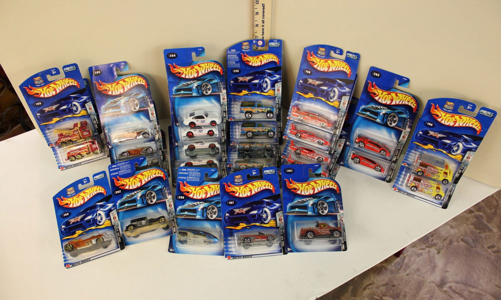 26 Hot Wheels, original packaging not opened: 26 Hot Wheels, original packaging not opened