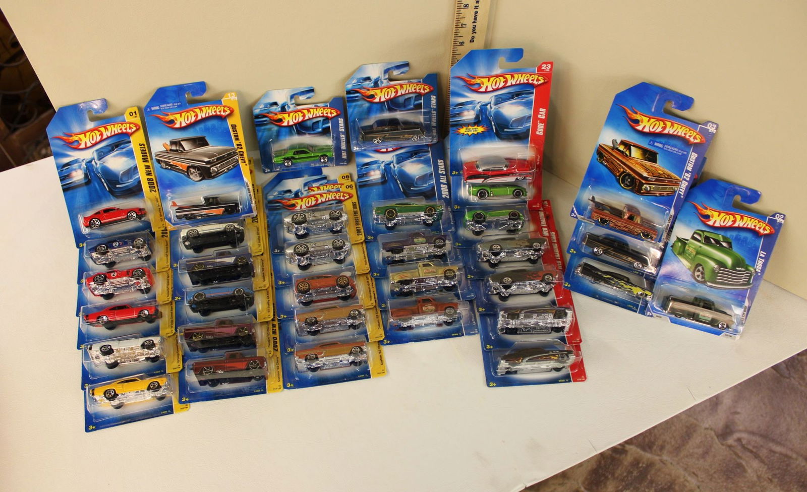 34 Hot Wheels, original packaging not opened: 34 Hot Wheels, original packaging not opened