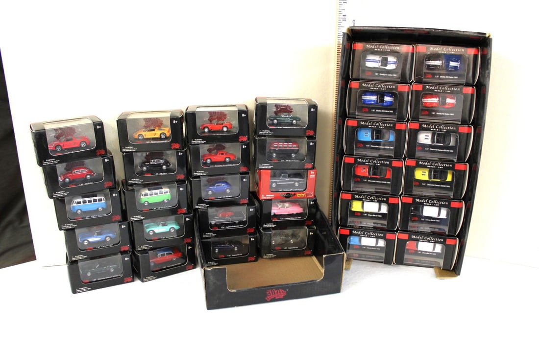 32 Malibu International Model Collection, mixed cars 1/87 scale, original packaging not opened (1 of 2)