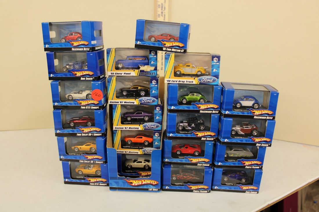 21 Hot Wheels 1/87 scale mixed lot, original packaging not opened (1 of 2)