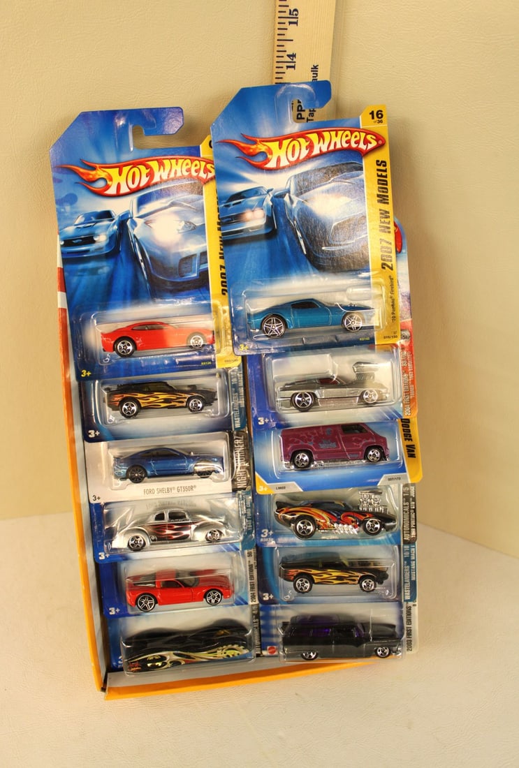 12 Hot Wheels, mixed lot, original packaging not opened (1 of 2)