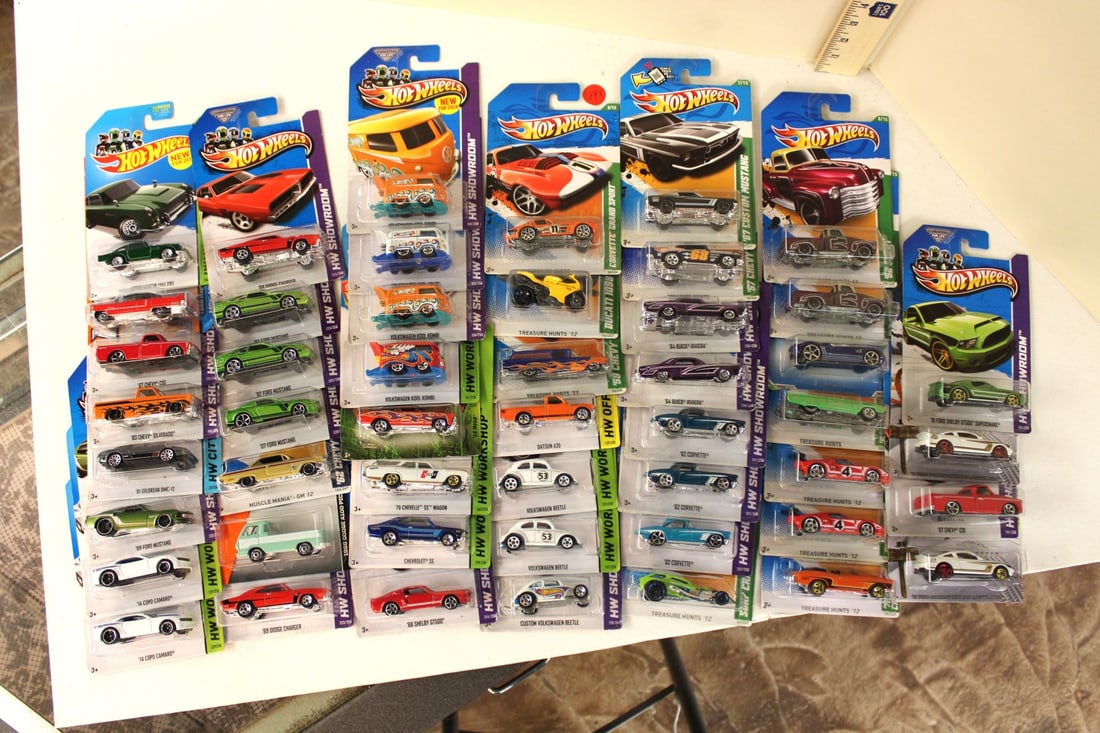 49 mixed series Hot Wheels, original packaging not opened (1 of 1)