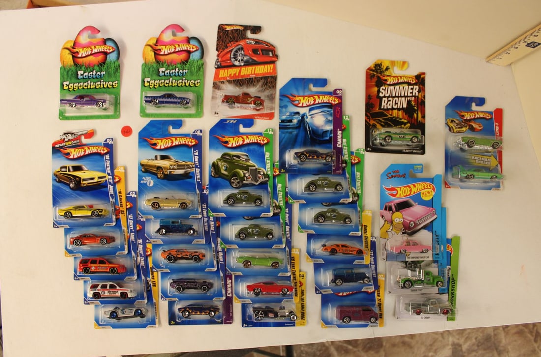 30 Hot Wheels, mixed series, original packaging not opened (29 packages) (1 of 2)