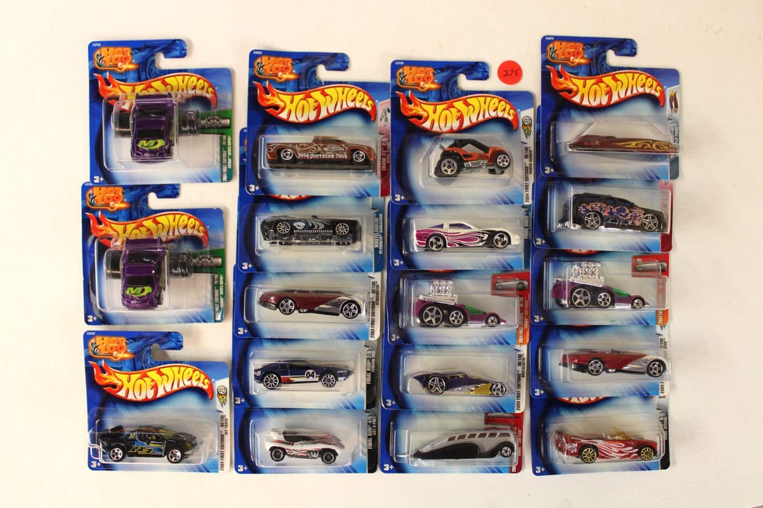 18 Hot Wheels, Hot 100 series, original packaging not opened (1 of 3)