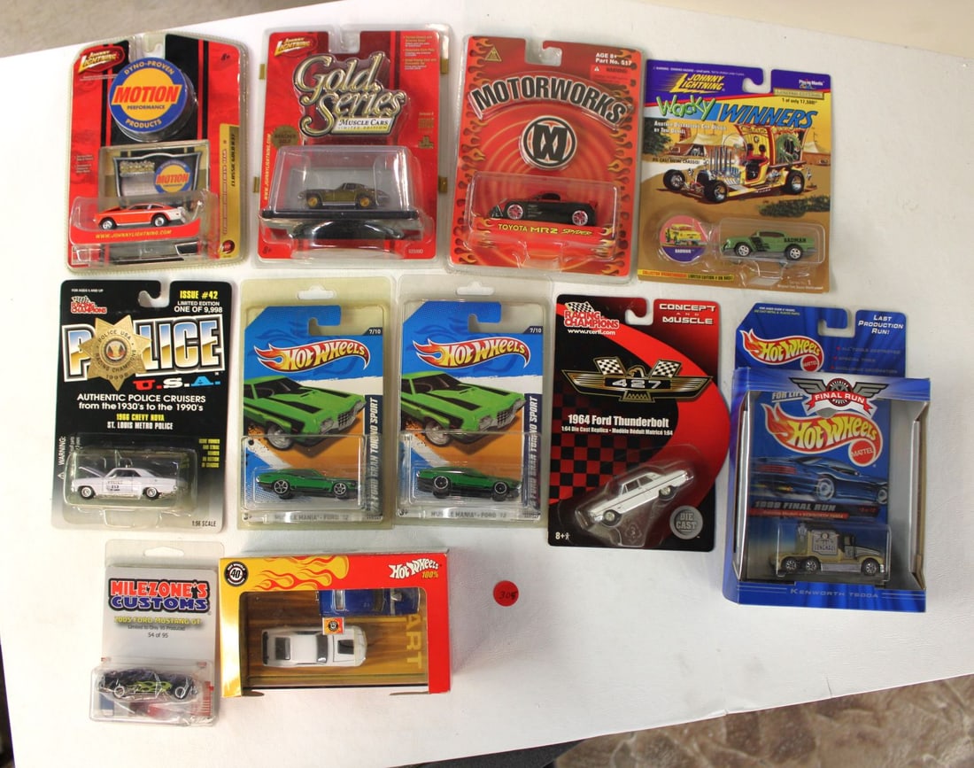 Mixed lot of 11: Hot Wheels, Johnny Lightening, Racing Champions, Motorworks, Milezones, original (1 of 2)