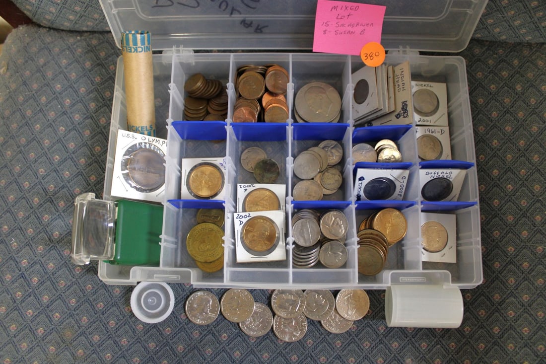 Assortment of mixed US mixed coins 15 Sacagawea, 8 Susan B dollars $, wheat pennies, buffalo nickels (1 of 2)