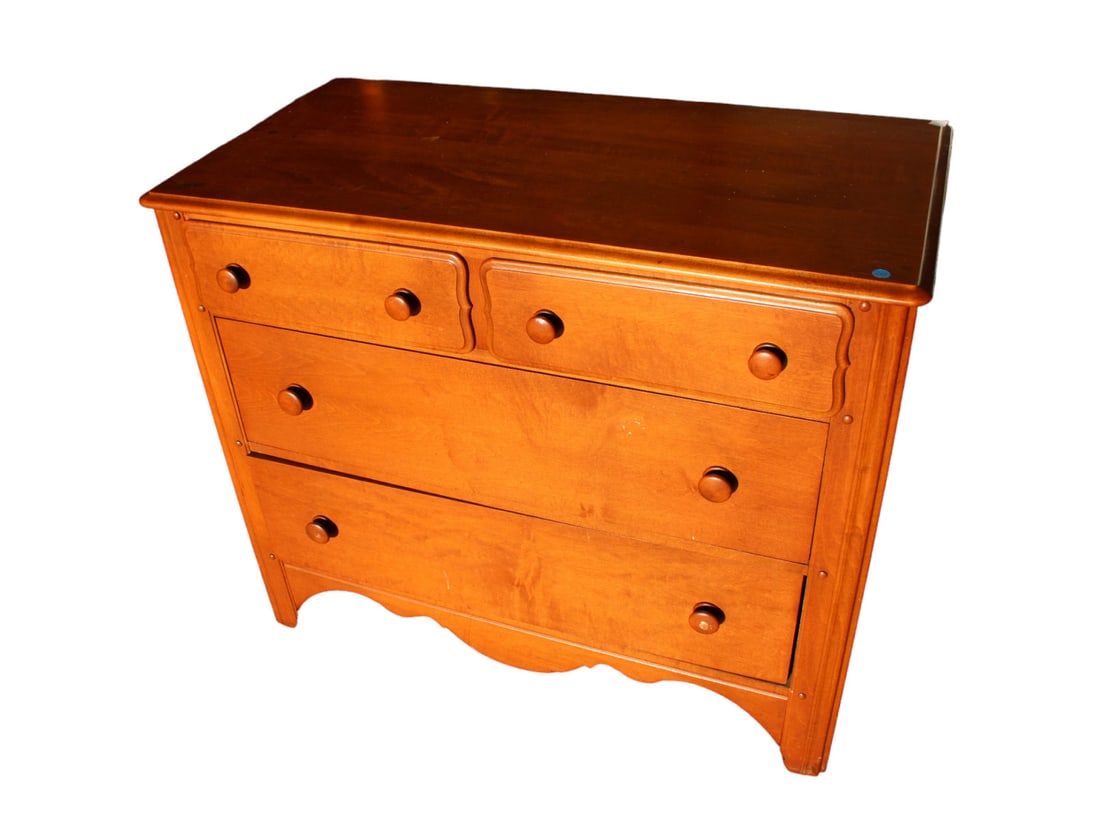 Vintage solid maple 4 drawer chest (1 of 4)