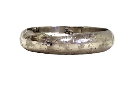 Hinged bangle bracelet in sterling silver 15mm wide, approx. 5 3/4"