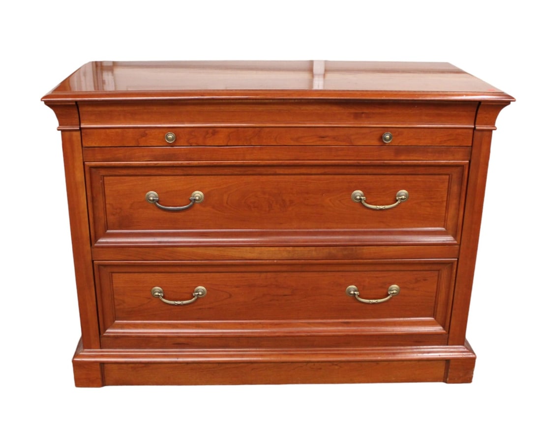 Ethan Allen solid cherry bachelor's chest (1 of 9)