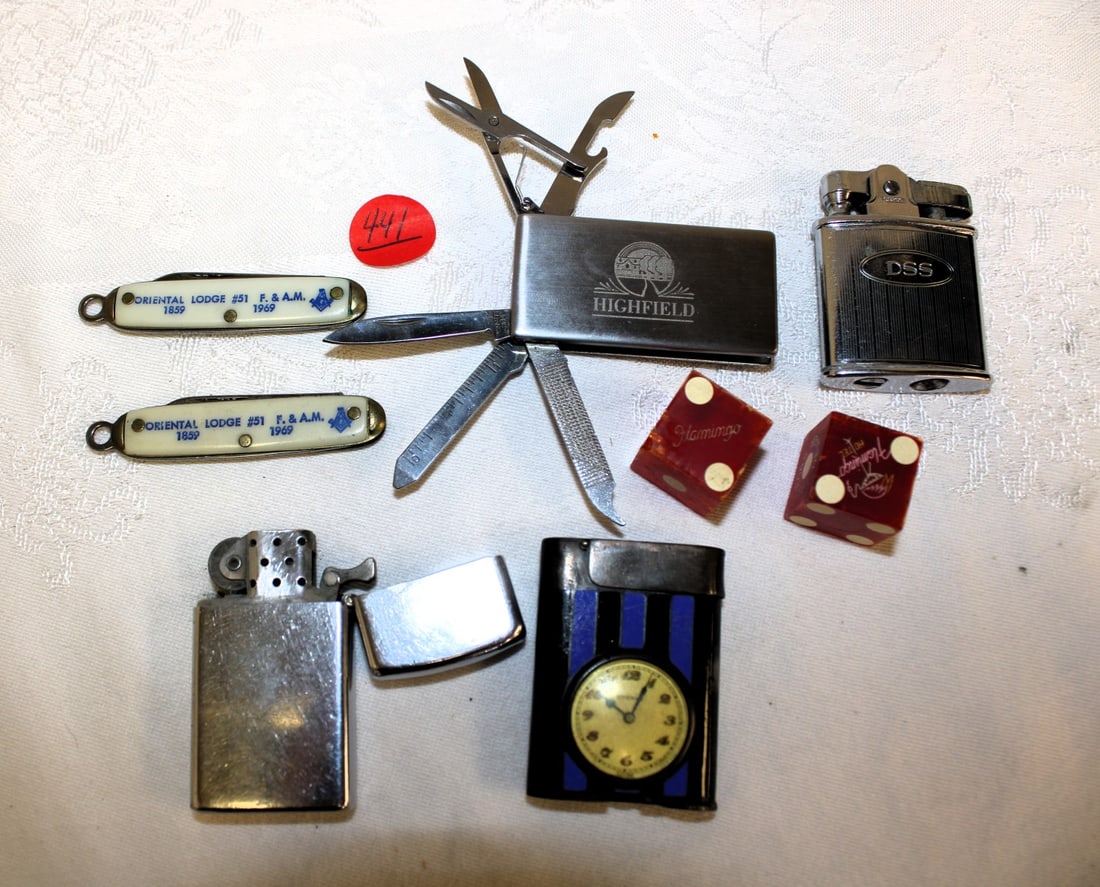 Mixed lot of vintage advertisement lighters, pen knives and dice (1 of 5)