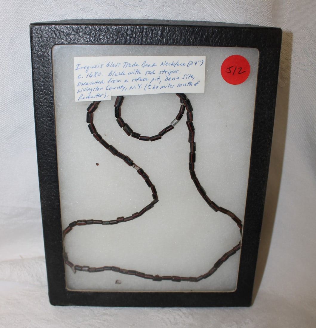 Indian artifact Iroquois glass trade bead necklace ca.1680 (1 of 2)