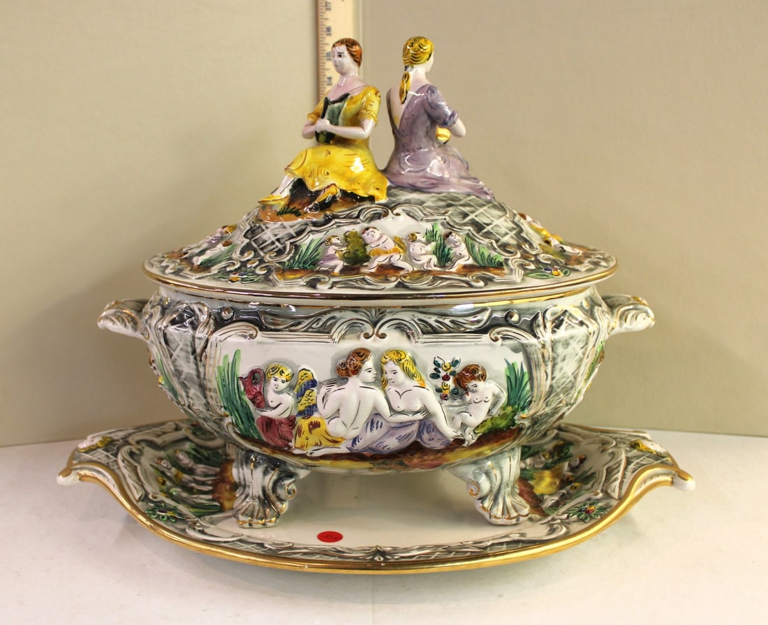 Large covered tureen and underplate, Pereiras Valado (1 of 9)