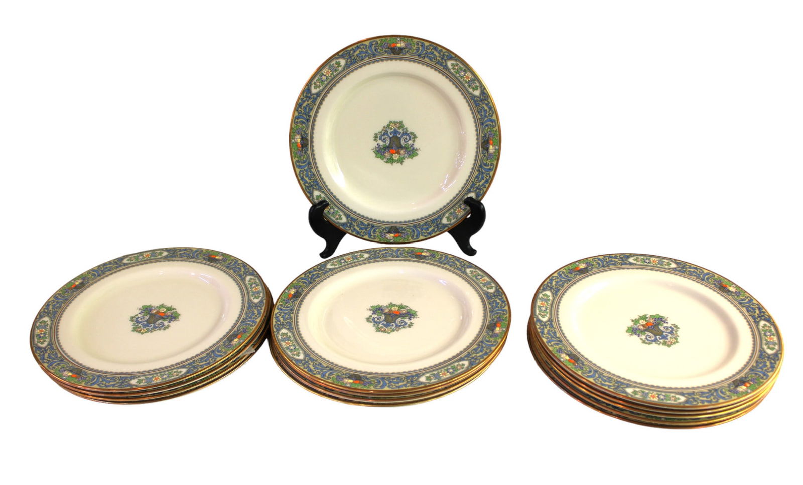 14 Lenox autumn 10" dinner plates: 14 Lenox autumn 10" dinner plates. Structurally sound. In good condition. No noticeable issues seen.