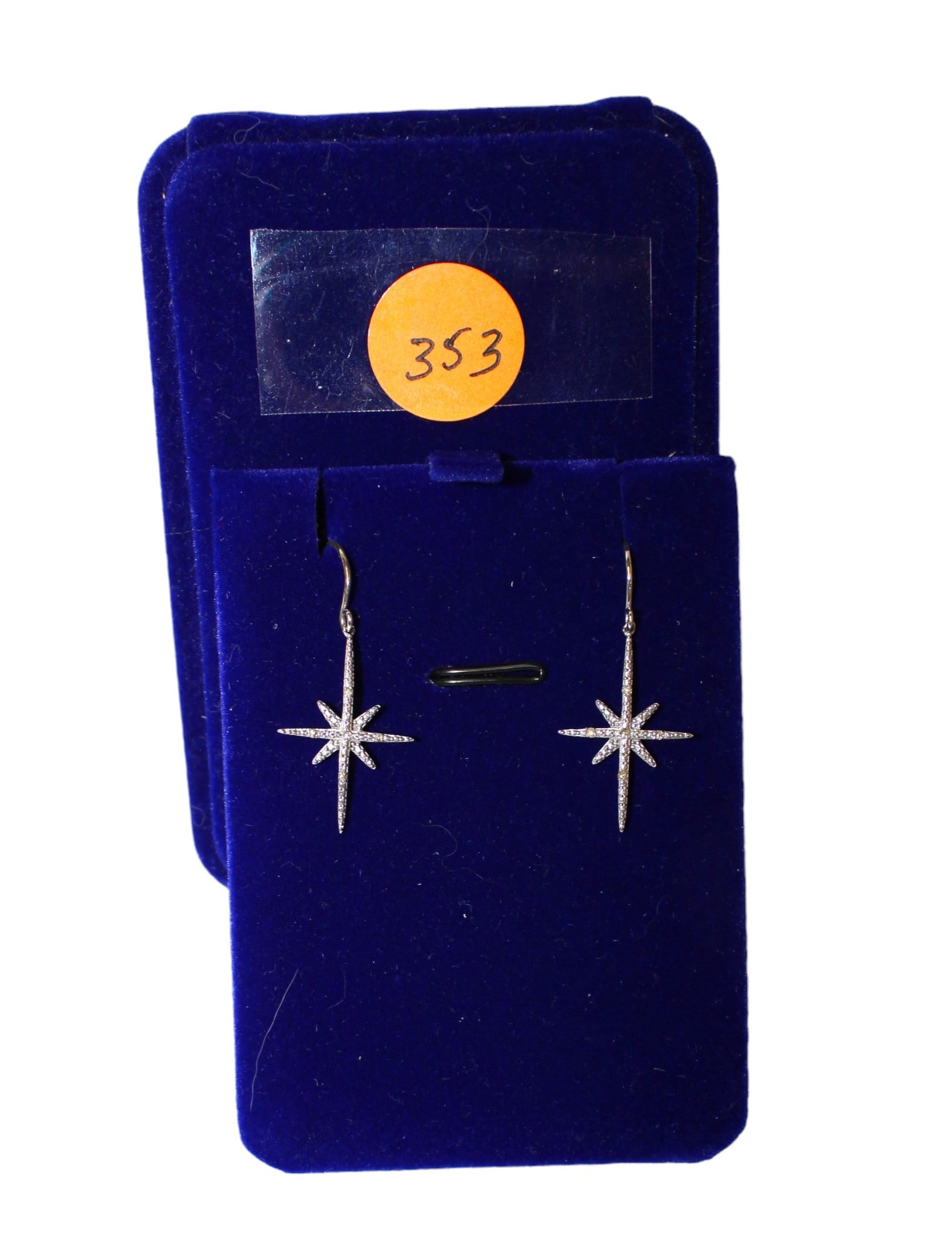 Diamond earring in sterling silver in box: Diamond earring in sterling silver in box