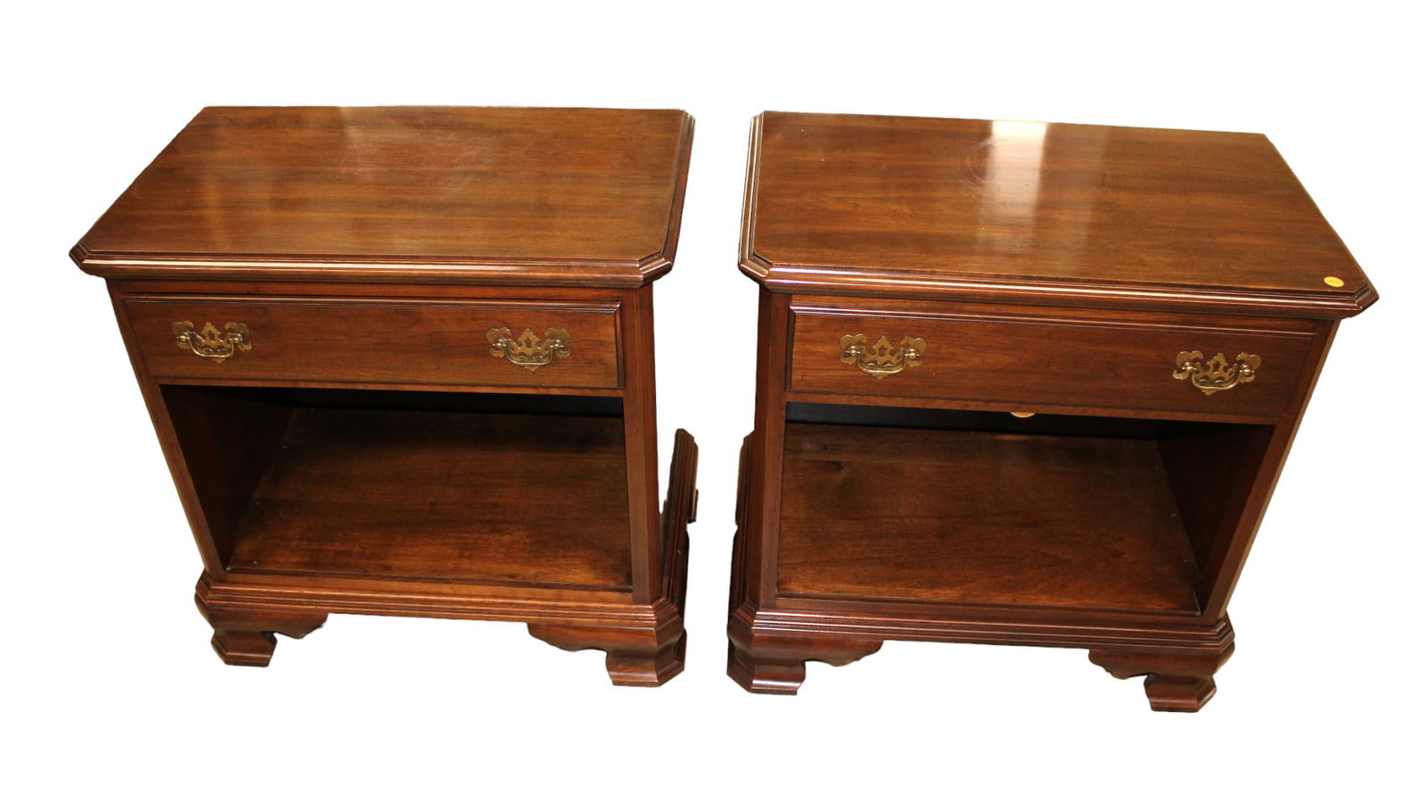 Pair of Ethan Allen cherry nightstands (1 of 5)