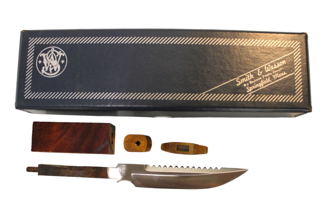 Smith & Wesson K271 knife kit in original box (cool build your own knife kit), new old stock (1 of 3)