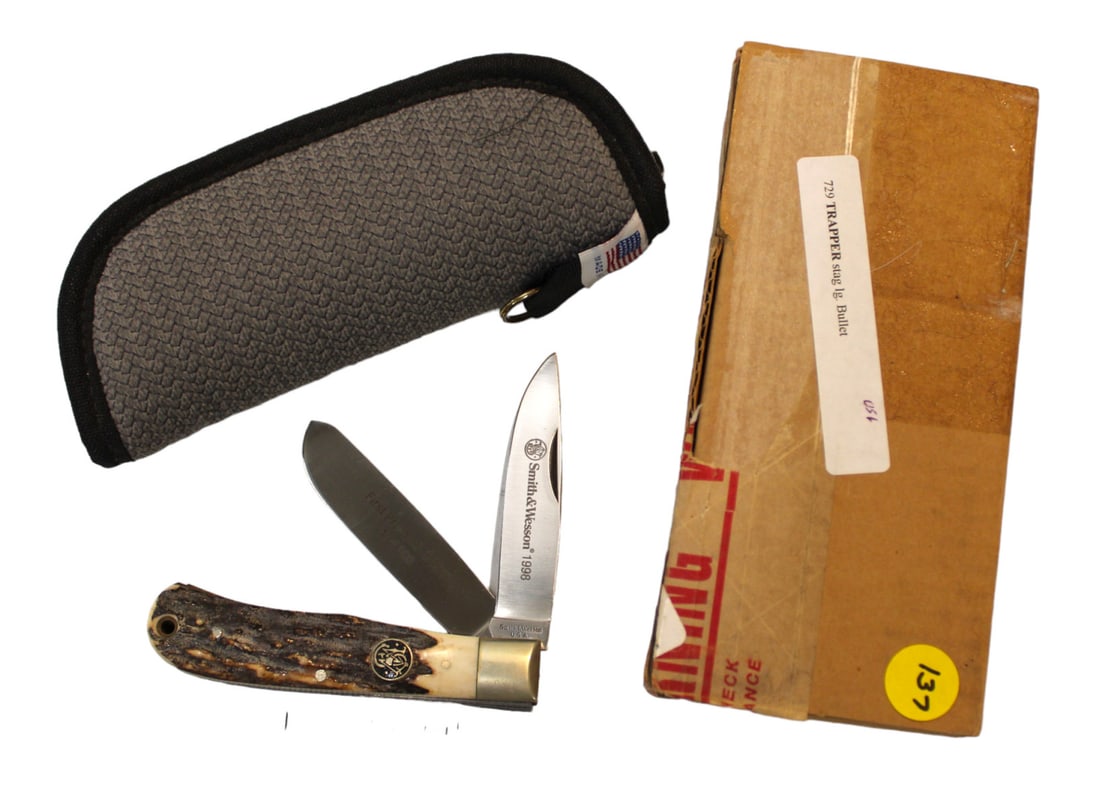 Smith & Wesson 729 Trapper, Stag, Large Bullet in soft zipper case in original box (1 of 3)