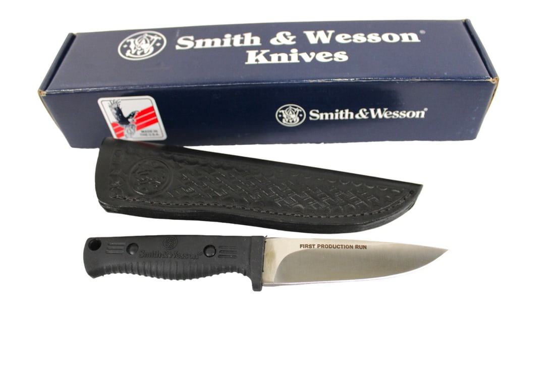Smith and Wesson 640 Straight knife, first production run (1 of 3)