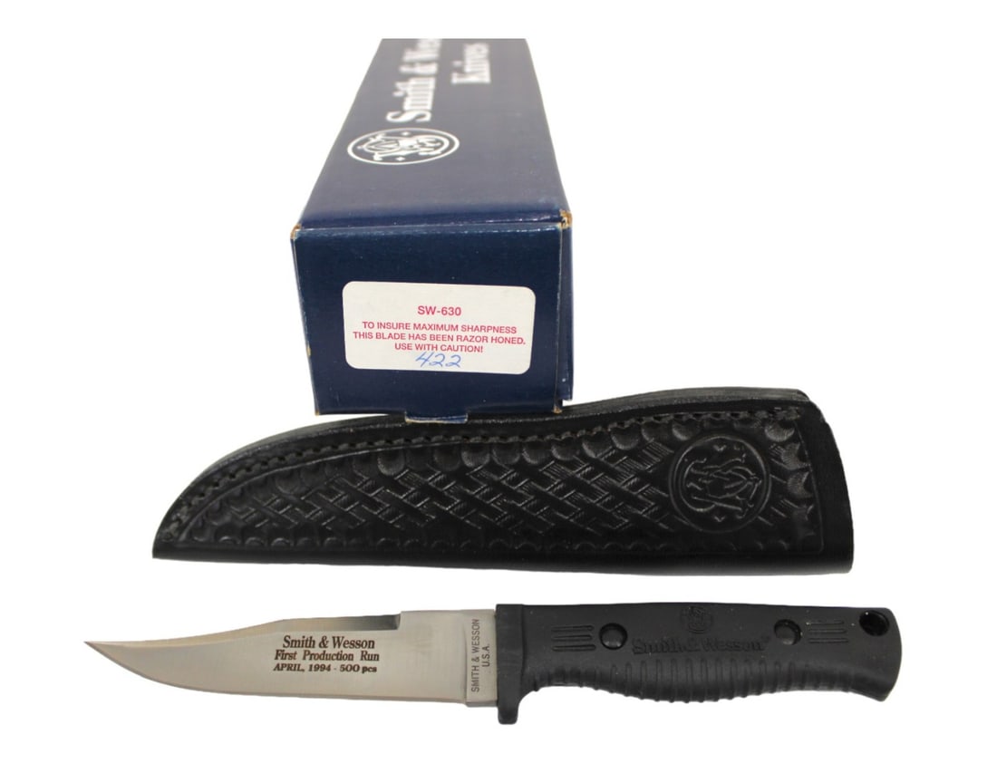 Smith & Wesson #422 630 Straight Drop Point knife First Production Run (1 of 2)