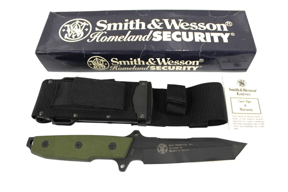Smith & Wesson CKSUR4G Bullseye Green Homeland Security Sur 11 3/4" black Tanto Blade: Smith and Wesson CKSUR4G Bullseye Green Homeland Security Sur 11 3/4" black Tanto Blade with serrated top first run production designed by Morgan Taylor in original box