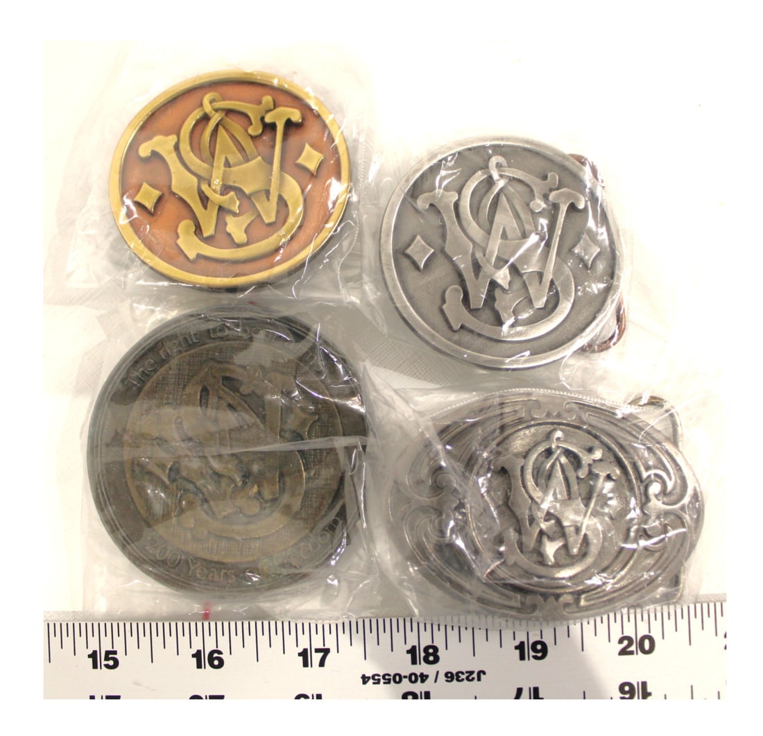 4 Smith & Wesson metal belt buckles (1 of 3)