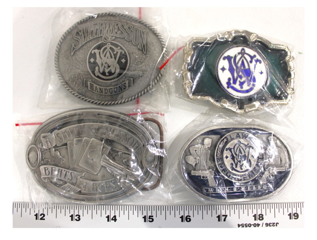 4 Smith & Wesson metal belt buckles (1 of 3)