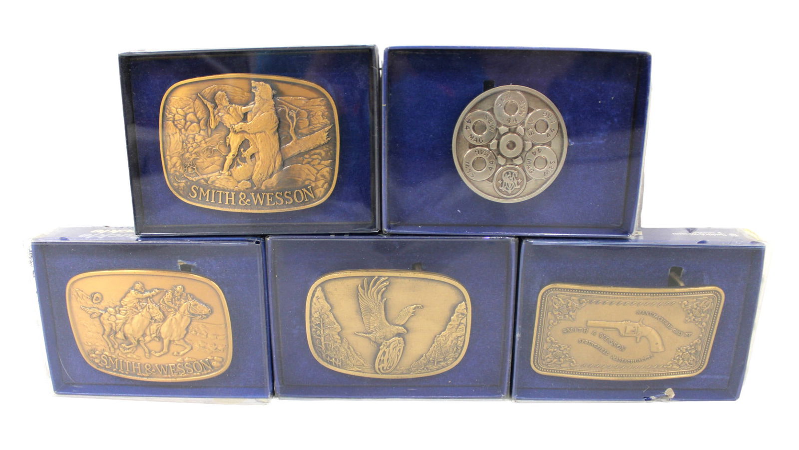 5 Smith & Wesson metal belt buckles in boxes (1 of 3)