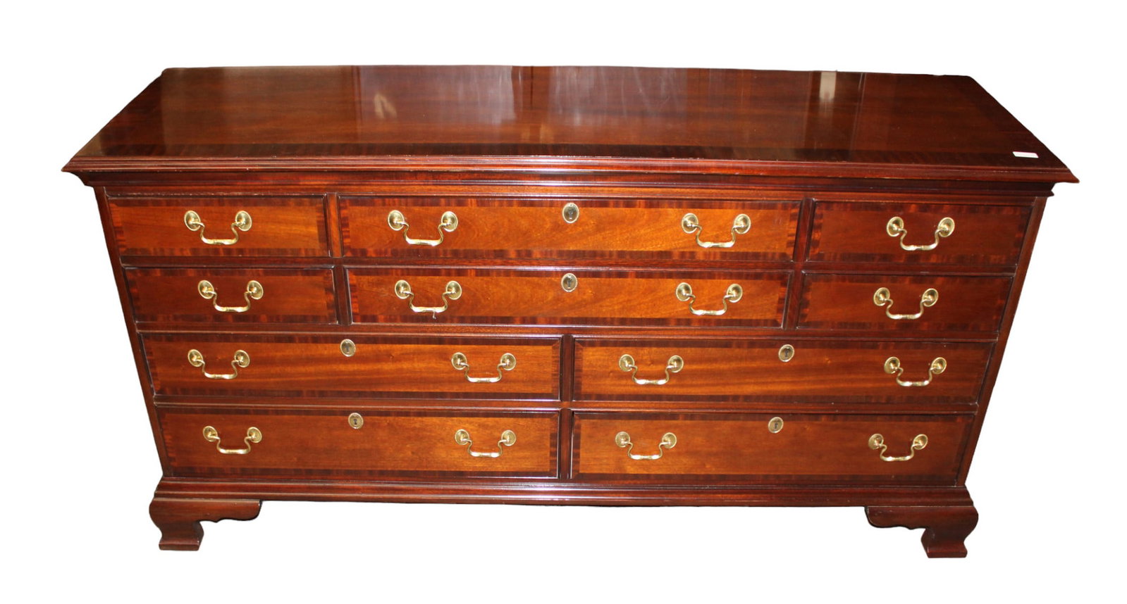 Councill 10 drawer low dresser, burl mahogany, banded, custom glass top: Nice Councill Furniture 10 drawer burl mahogany and banded low dresser with custom glass top, structurally sound, no noticeable issues seen. 34"h x 66"l x 20"d