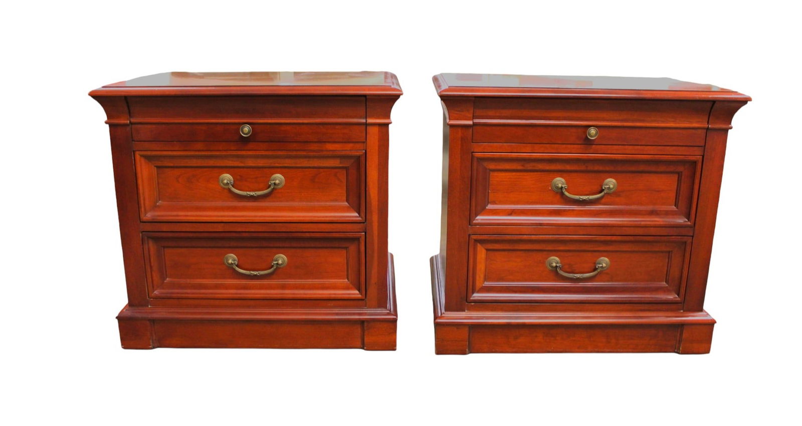 Pair Ethan Allen Medallion 3 drawer nightstands (1 of 7)