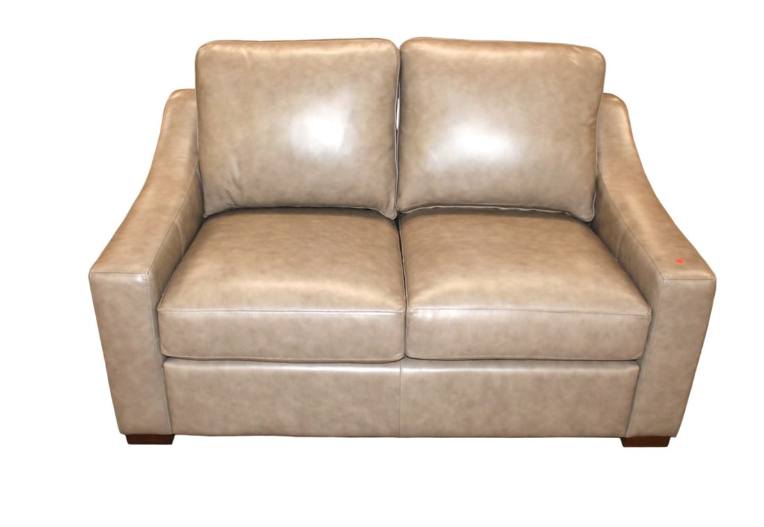 New Lea Unlimited Hampton leather loveseat - Quality: New Lea Unlimited Hampton leather loveseat. Quality. Structurally sound and in good condition, no noticeable issues. 37"h x 60"l x 38"d seat height 19"