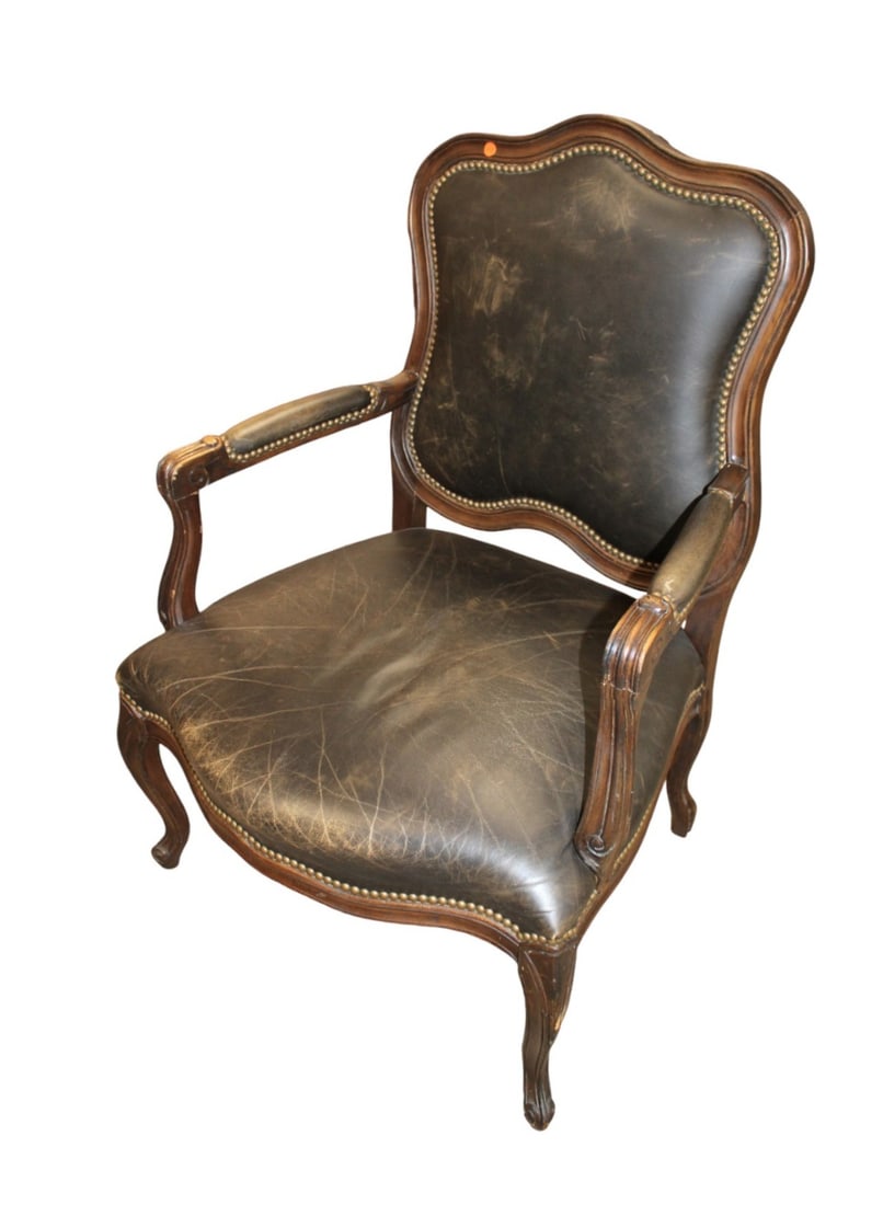Over-size leather arm chair in french style (1 of 3)