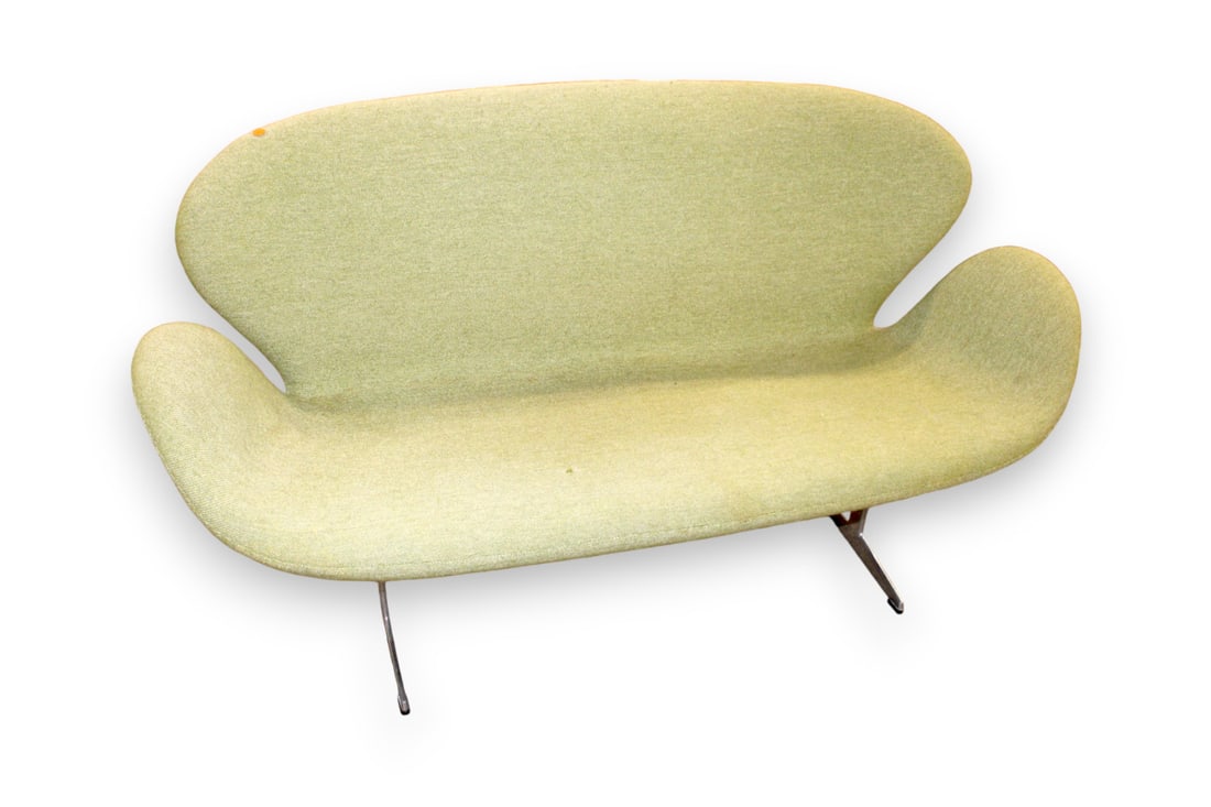 Mid century modern upholstered Swan Sofa attributed to Arne Jacobsen for Fritz Hansen (1 of 7)