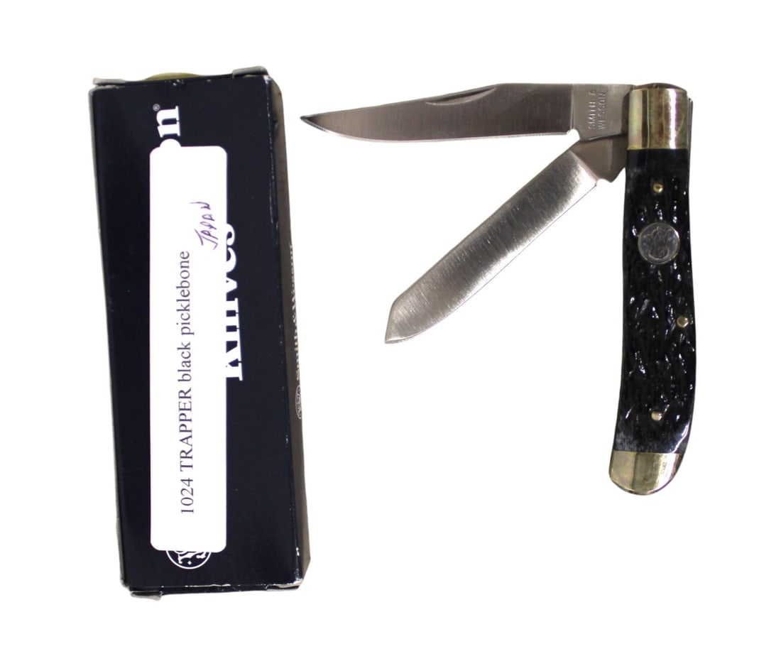 Smith & Wesson SW1024 Small Black Picklebone Knife, Japan: Smith & Wesson SW1024 Small Black Picklebone Knife, Japan