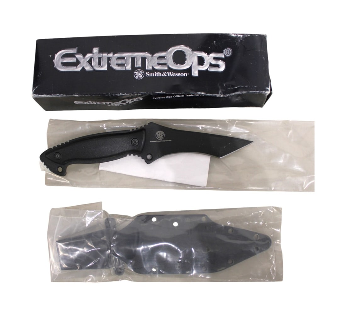 Smith & Wesson Knife, CKEXT-T (1 of 3)