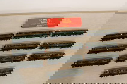 11 Tri-ang Railways 00 gauge assortment of cars and engines