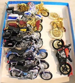 10 Maisto Model Motorcycles