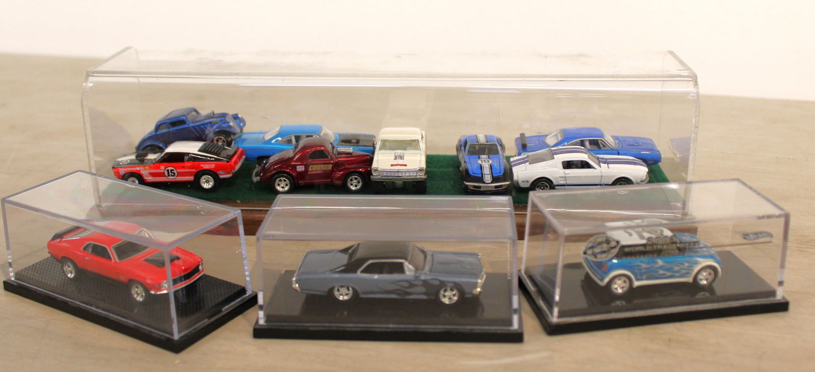 11 diecast cars Mattel Hot Wheels and other in display cases (1 of 2)