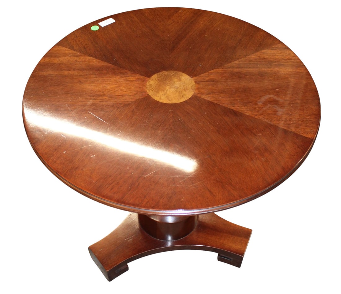 Baker 24" round table with burl walnut accent medallion: Baker Furniture solid mahogany 24" round table with burl walnut accent medallion, structurally sound and in good condition with no noticeable issues seen. 24" diameter x 22"h