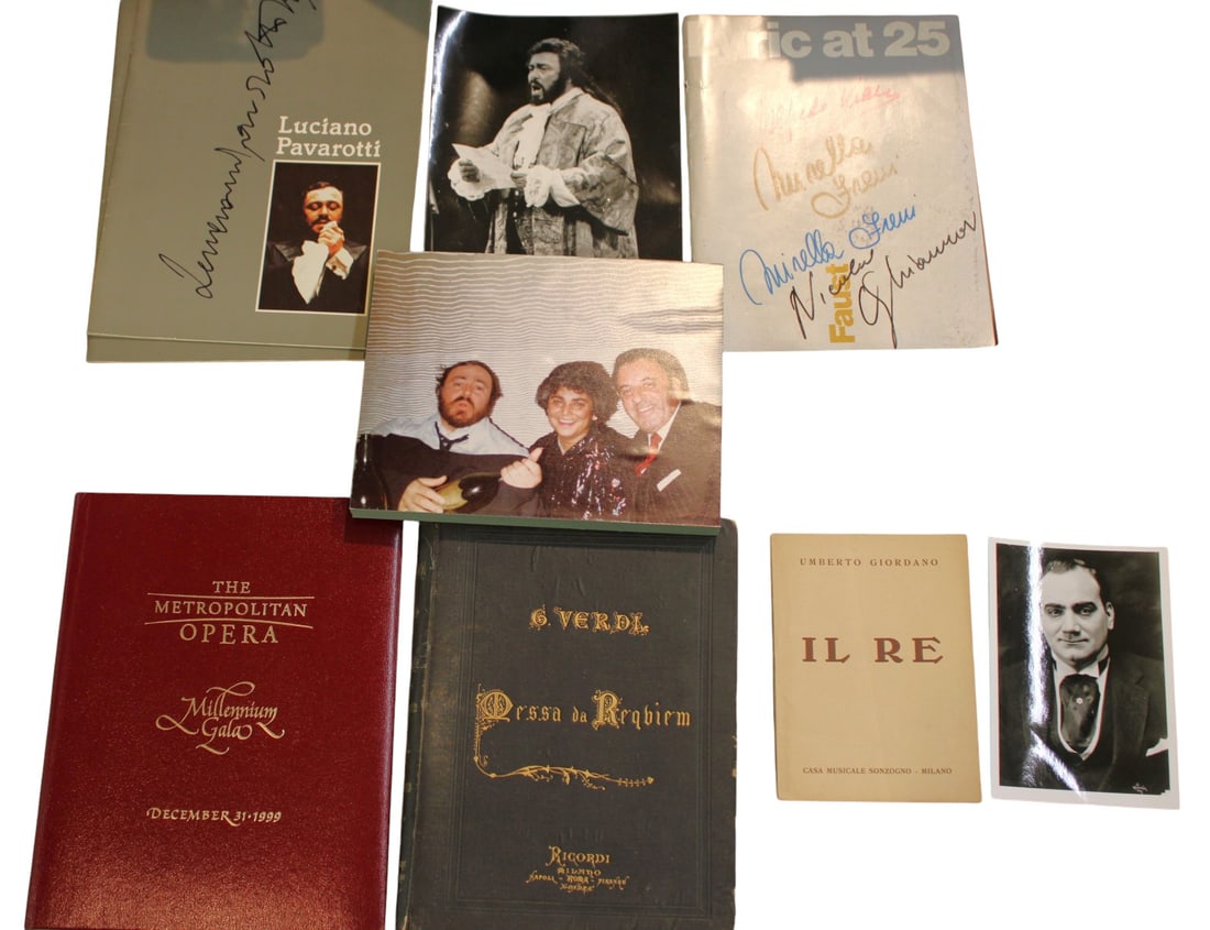 Luciano Pavarotti memorabilia & epherma, private collection: Luciano Pavarotti Opera Singer memorabilia including autographs, photos, epherma and other from private collection of known friend