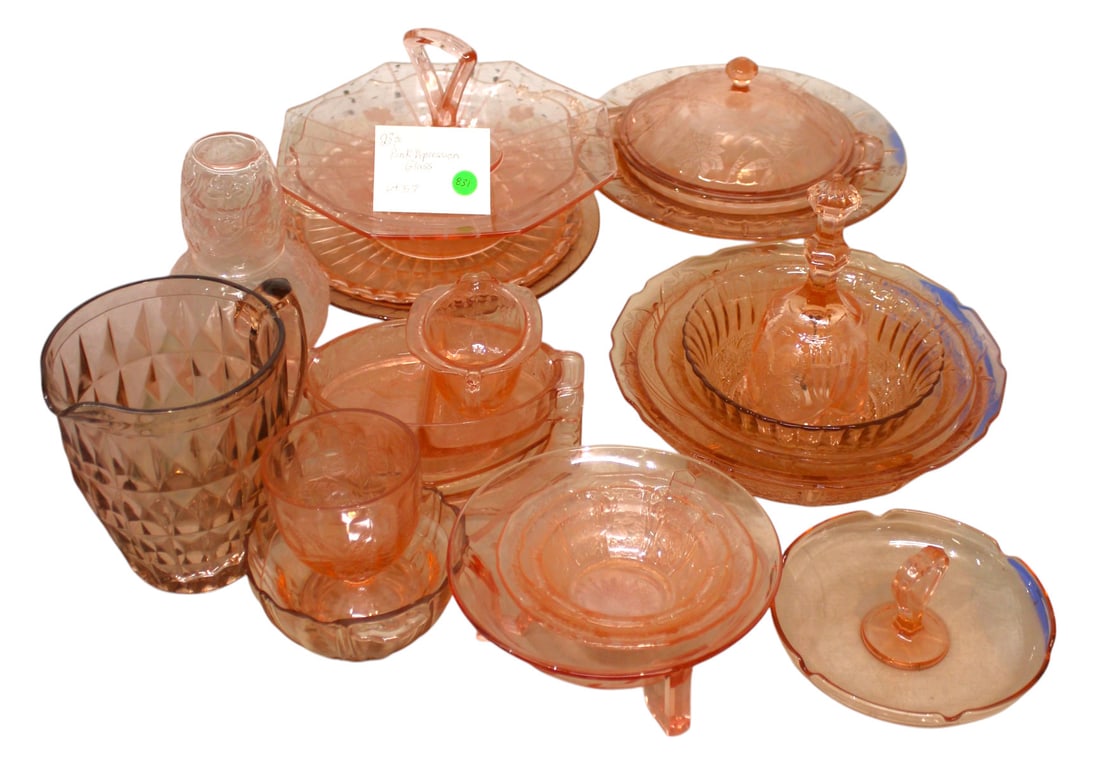 23 pcs. pink depression glass, no noticeable issues seen.: 23 pieces of pink depression glass, no noticeable issues seen.