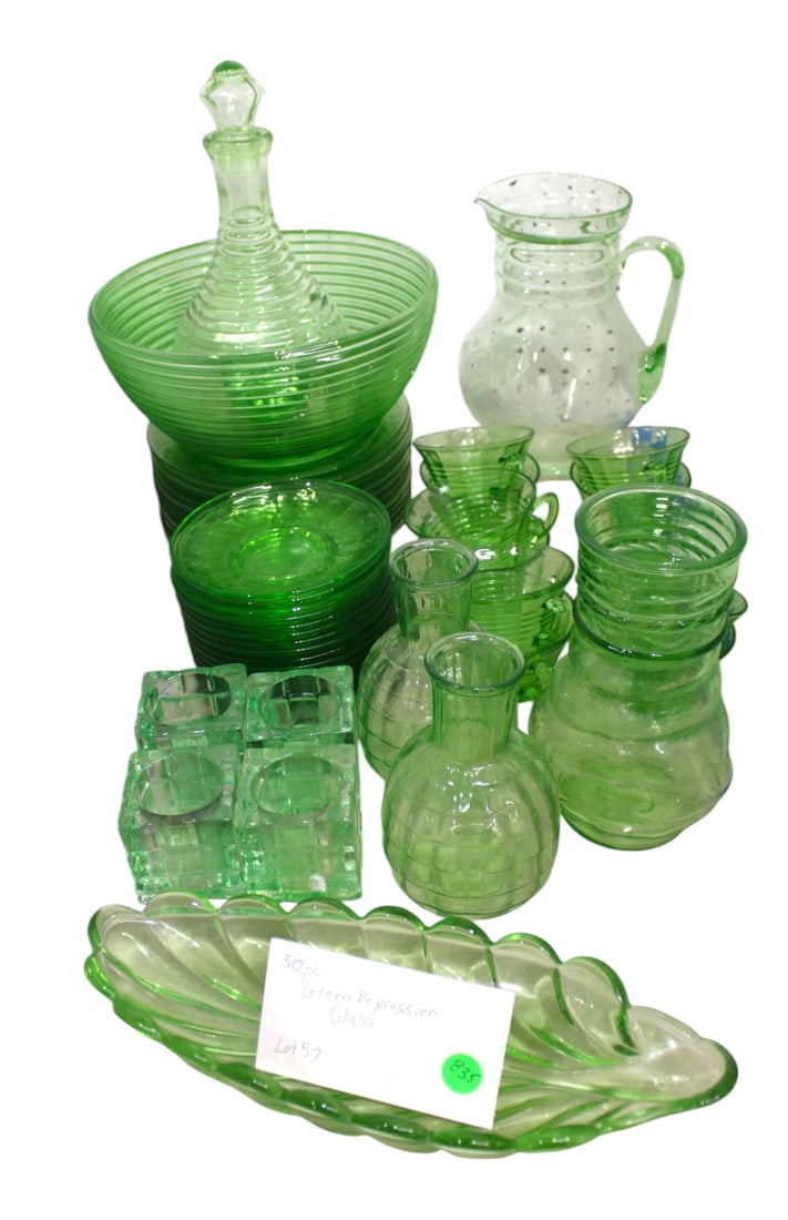 50 pcs. green depression glass, no noticeable issues seen.: 50 pieces of green depression glass, no noticeable issues seen.