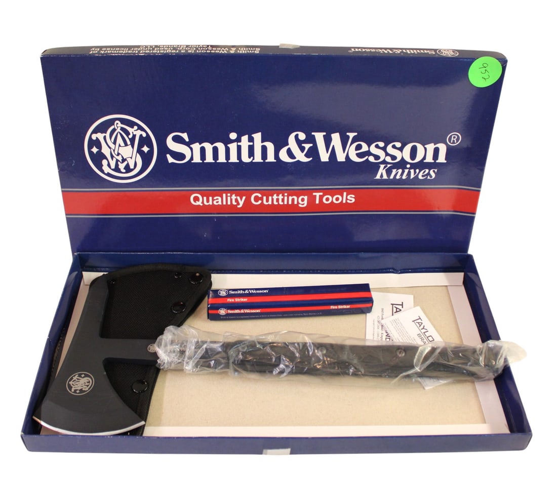 S&W hatchet extraction & evasion & 1 fire strikers NIB: New in box Smith and Wesson hatchet extraction and evasion with 1 fire strikers
