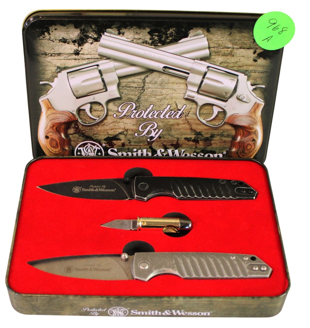 New S&W 3 knife collector gift tin set: New Smith and Wesson 3 knife collector gift tin set